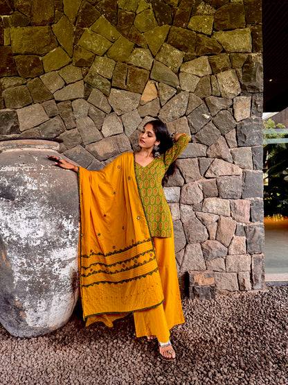 Paheli Kurrti Set