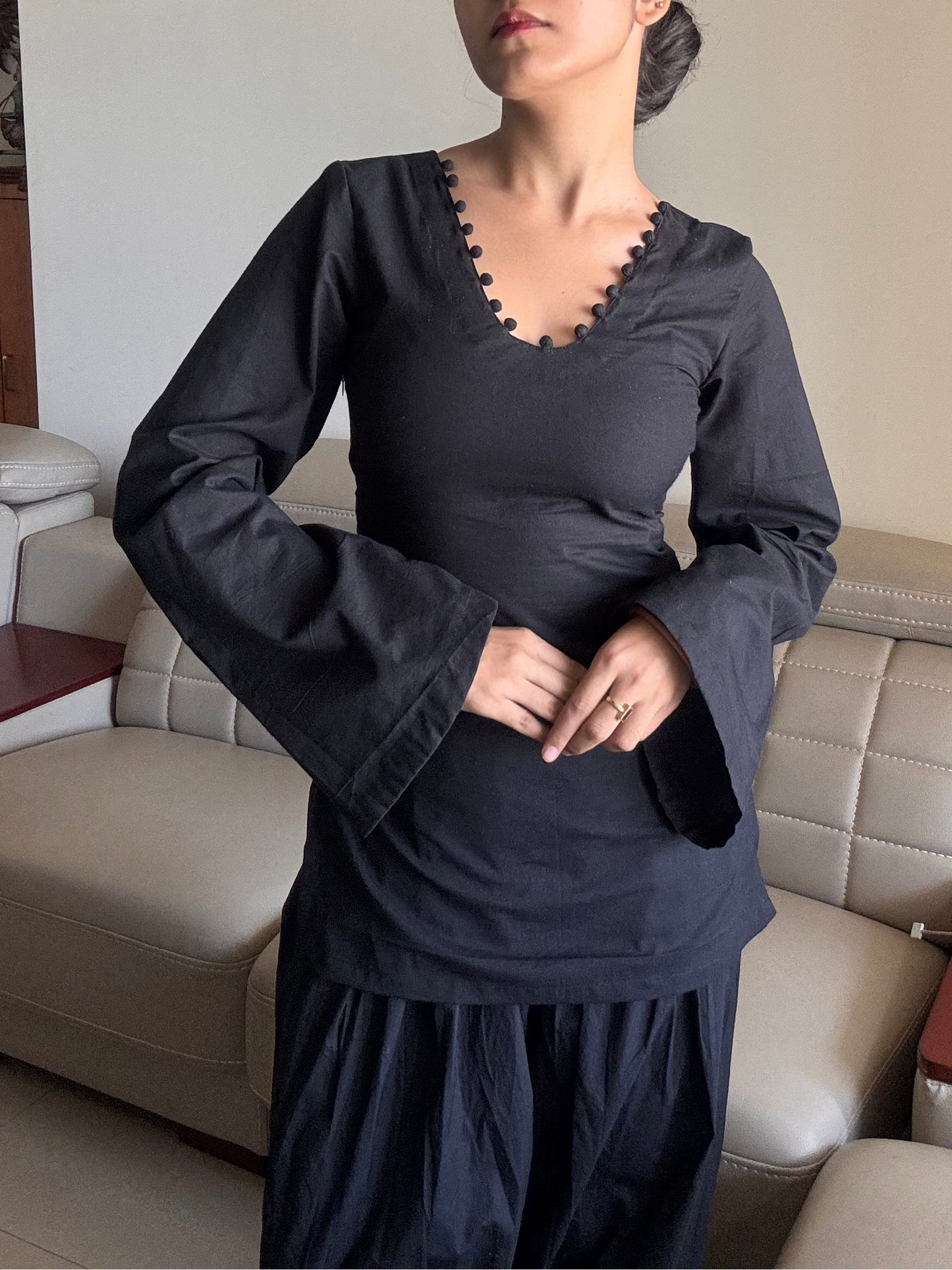 Kaali Ada Kurti