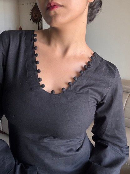 Kaali Ada Kurti