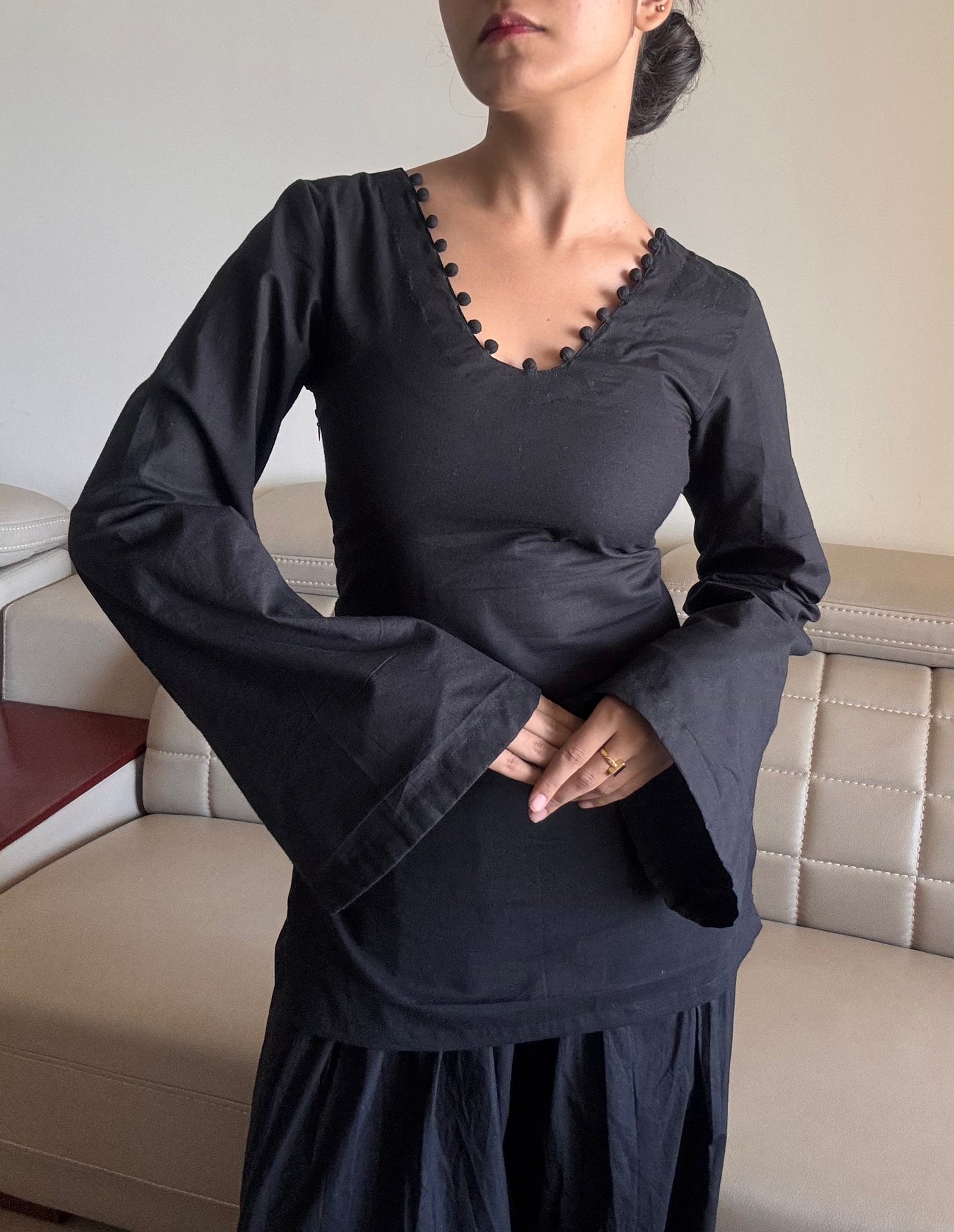Kaali Ada Kurti